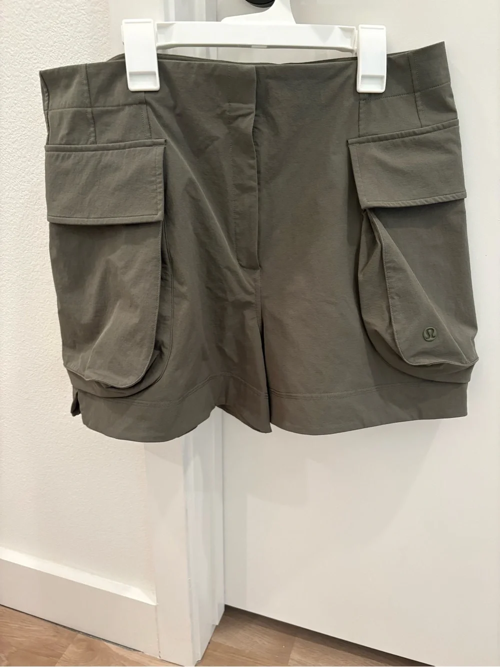 Lululemon Relaxed-Fit Super-High-Rise Cargo short